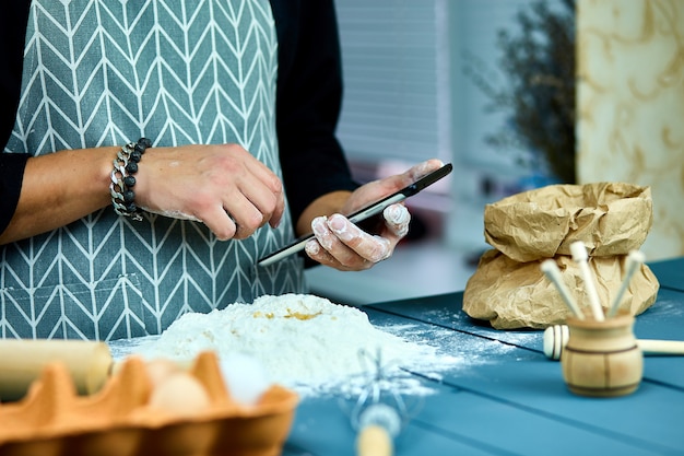 Obsługuje Używać Przyrząd W Kuchni Do Pieczenia W Domu