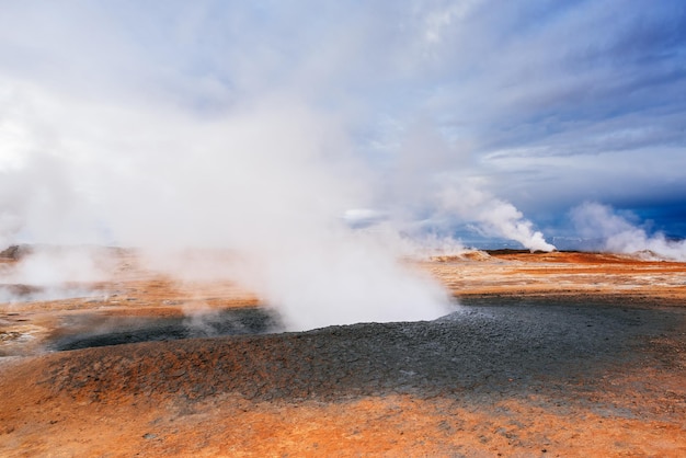 Obszar Geotermalny Namafjall Z Erupcjami Pary Islandia Europa