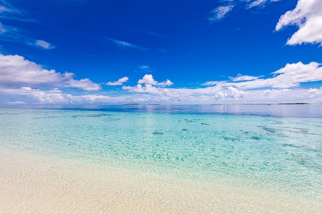 Ocean laguny, Skyscape Oceanu Indyjskiego, chmury. Koncepcja ziemi, słoneczny dzień ekologia tło