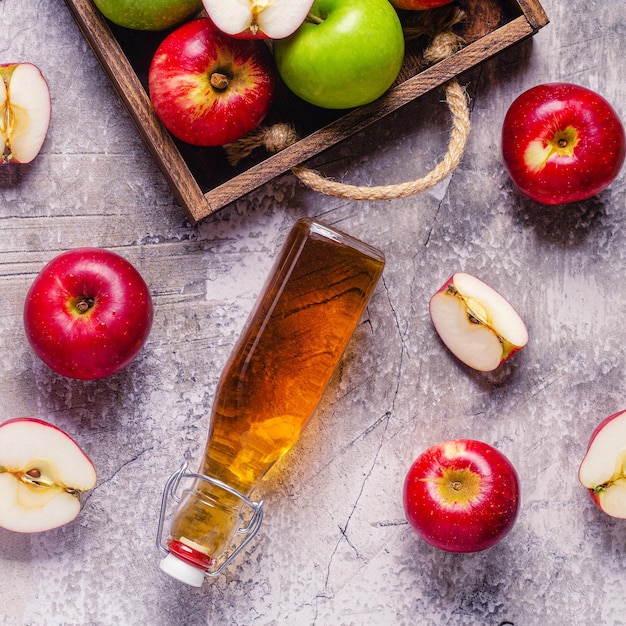 Zdjęcie ocet jabłkowy lub fermentowany napój owocowy