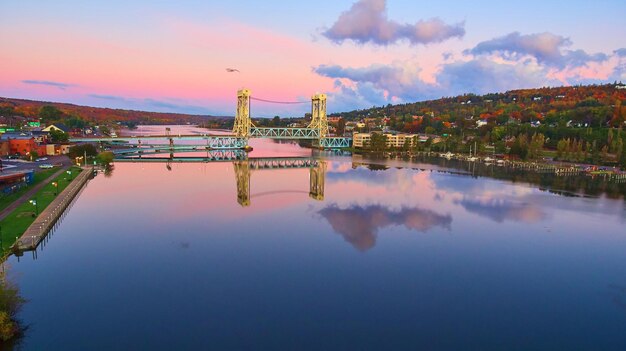 Odbicia Golden Hour Lift Bridge W Houghton