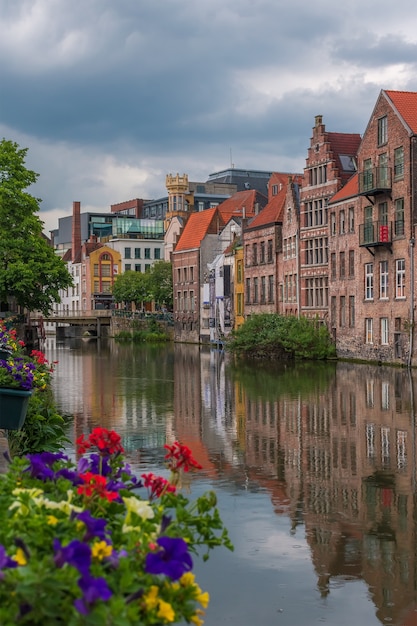 Odbicie kąt w Ghent mieście, Belgia