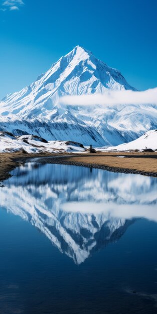 Zdjęcie odbicie pokrytych śniegiem gór w wodzie złożone krajobrazy w rozdzielczości 8k