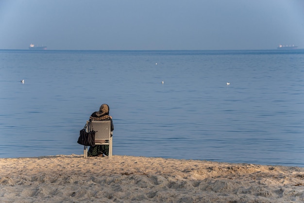 Odessa Ukraina 03032020 Ponury Wiosenny Dzień Na Plaży Langerone W Odessie Na Ukrainie