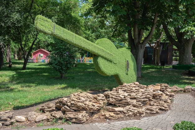 Zdjęcie odessa ukraina 16072023 park gorkiego w odessie na ukrainie w słoneczny letni dzień