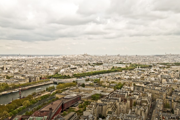 Odgórny widok Paryska linia horyzontu od wieży eifla