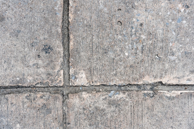 Odkryty betonowy bruk z teksturą linii przerwy.