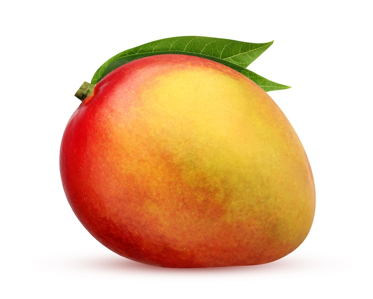 Zdjęcie odosobnione mango. cały owoc na białym tle na białym tle ze ścieżką przycinającą. jedno czerwono-żółte mango z liśćmi.