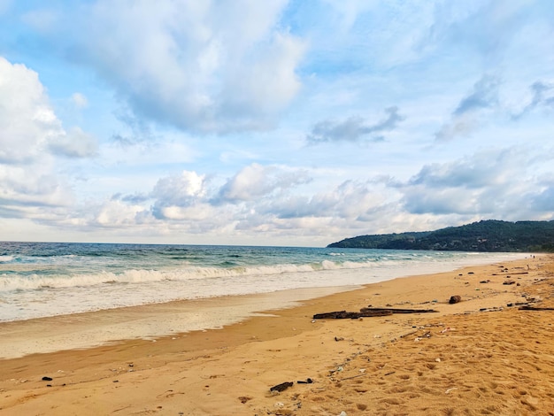 Odpady z tworzyw sztucznych na plaży