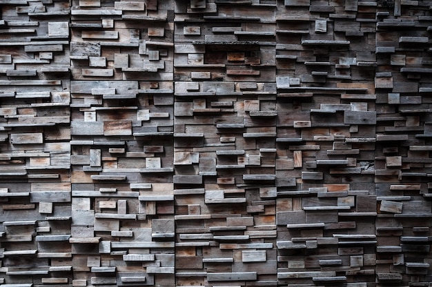 Odsłonięta Drewniana ściana Zewnętrzna Patchwork Z Surowego Drewna, Tworząca Piękny Wzór Drewna Parkietowegowzór ściany Drewnianej Na Tle