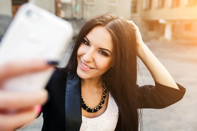 odzież damska kobieta stojąca selfie