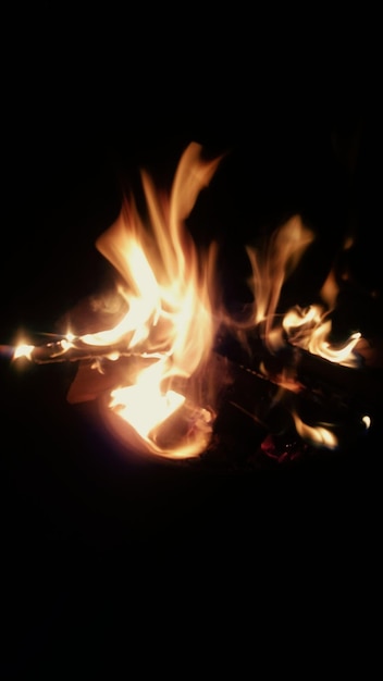 Ogień w nocy.