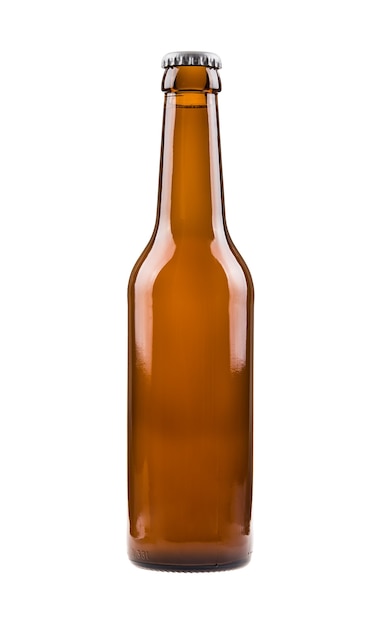 Zdjęcie ogólna brązowa butelka piwa, zamknięta i wypełniona piwem na białym tle