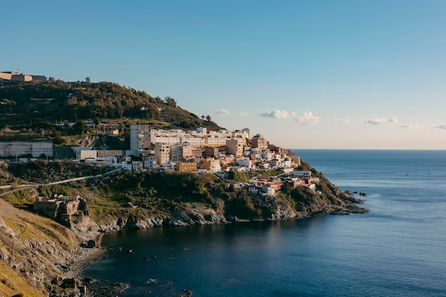 Ogólny widok dzielnicy Sarchal o wschodzie słońca. Ceuta, Hiszpania. Wysokiej jakości zdjęcie