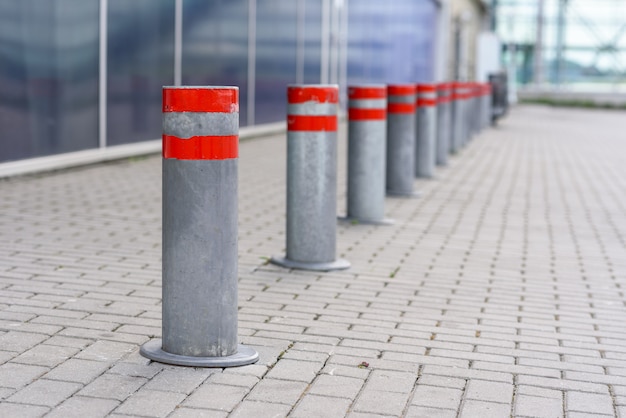 Ograniczające Kolumny Na Parkingu Samochodowym