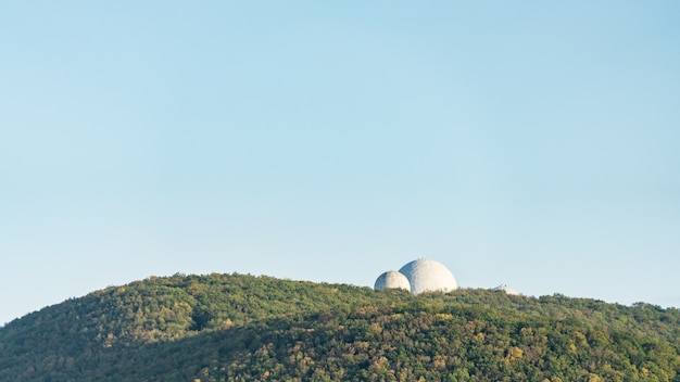 Ogromny Radar Z Białą Kulą Znajdujący Się W Pobliżu Noworosyjska.