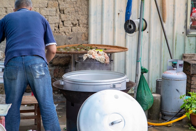 Ogrzewanie parowca Ching Ming Festival czczenie ofiar przodków Caozi Kueh