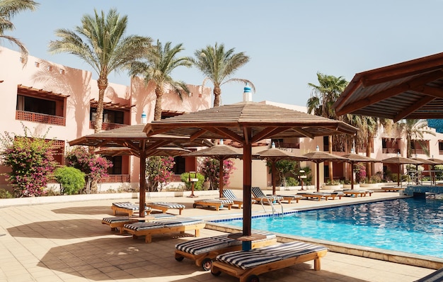 Okolica Hotelu Z Basenem I Palmami W Hurghadzie Egipt Gol