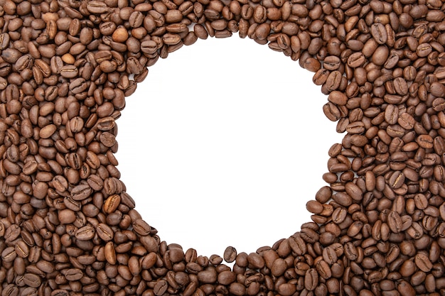 Zdjęcie okrągła rama ziaren kawy - kopia przestrzeń dla tekstu. tło ziaren kawy palonej.
