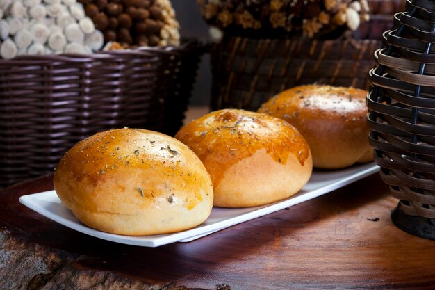 Okrągły słodki chleb pieczony jedzenie