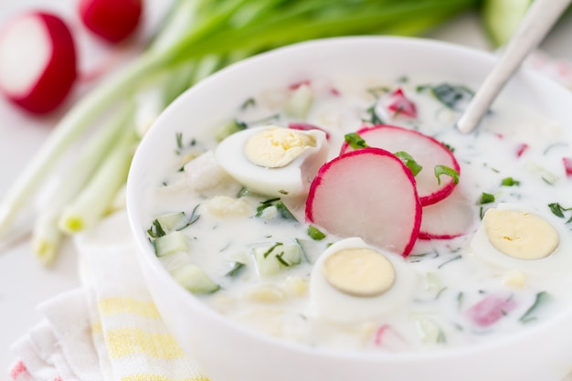 Okroshka - tradycyjna letnia zupa na zimno