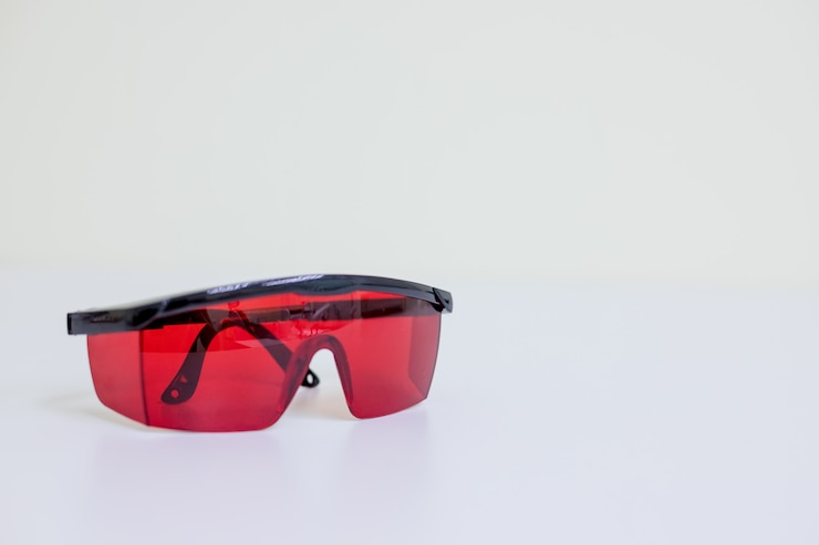 Zdjęcie okulary ochronne izolowane. ochronne okulary dentystów