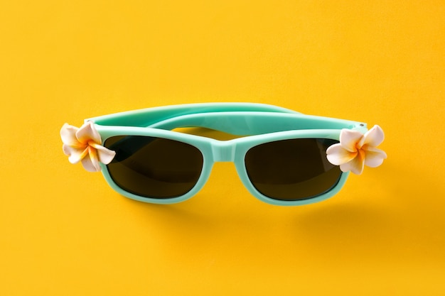 Okulary przeciwsłoneczne z kwiatami