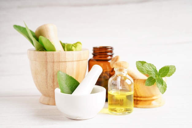 Olejek eteryczny Medycyna alternatywna ziołowy organiczny lek mineralny z naturalnymi suplementami z liści ziół dla zdrowego dobrego życia