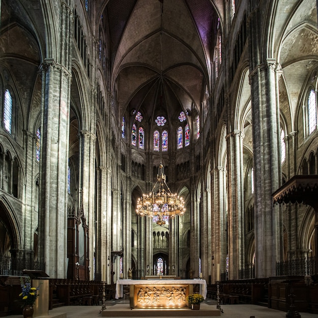 Ołtarz i chór katedry Saint-Etienne w Bourges, Centrum, Francja