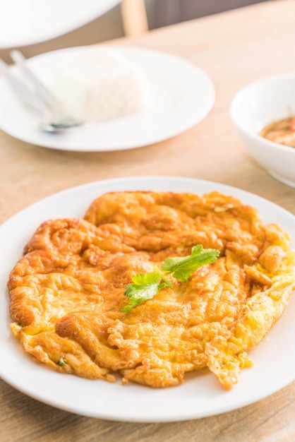 omlet lub smażone ubite jajko