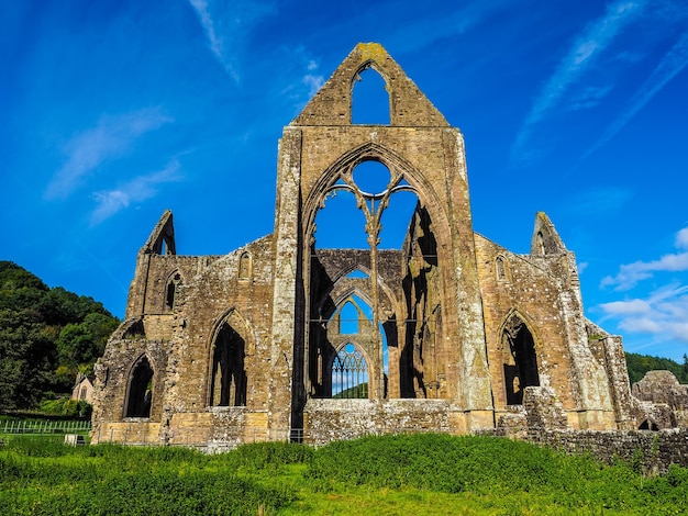 Opactwo HDR Tintern Abaty Tyndyrn w Tintern