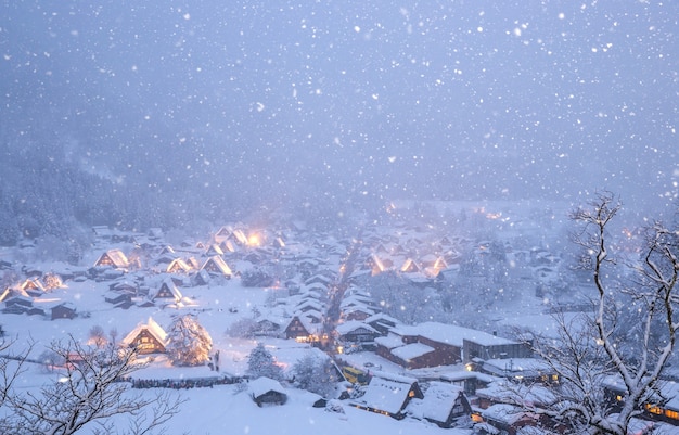 Opad śniegu Shirakawago