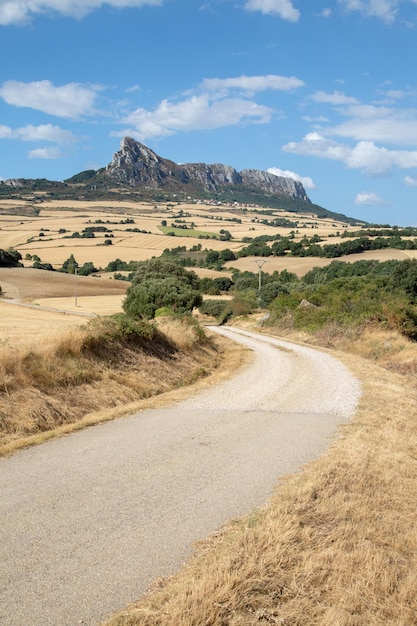 Open Track poza wioską Lapoblacion, Navarra, Hiszpania