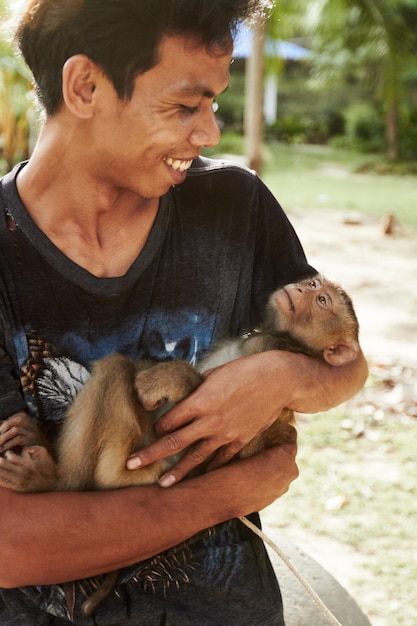 Opiekun Małp Tajlandia Makak Tajski Trzymany Przez Swojego Opiekuna