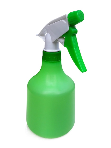 Zdjęcie opryskiwacz wodny na białym tle mały plastikowy zielony opryskiwacz ogrodowy