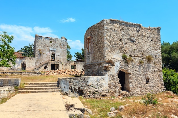 Opuszczony klasztor św. Teodora, wieś Ilias, Albania.