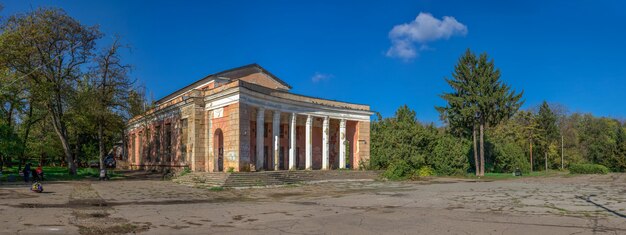 Opuszczony Park Dukovsky'ego W Odessie Na Ukrainie W Słoneczny Jesienny Dzień