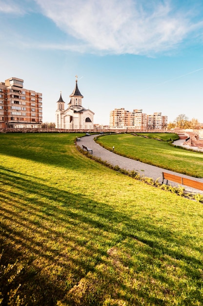 Oradea Rumunia z fortecą znaną również jako Nagyvarad i w tle Catedrala Episcopala invierea Domnului Zachodnia Transylwania w Rumunii