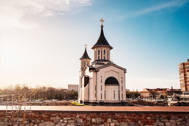 Oradea Rumunia z fortecą znaną również jako Nagyvarad i w tle Catedrala Episcopala invierea Domnului Zachodnia Transylwania w Rumunii