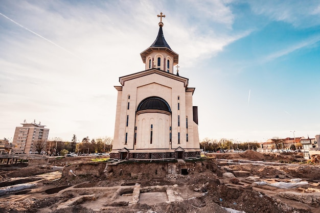 Oradea Rumunia z fortecą znaną również jako Nagyvarad i w tle Catedrala Episcopala invierea Domnului Zachodnia Transylwania w Rumunii