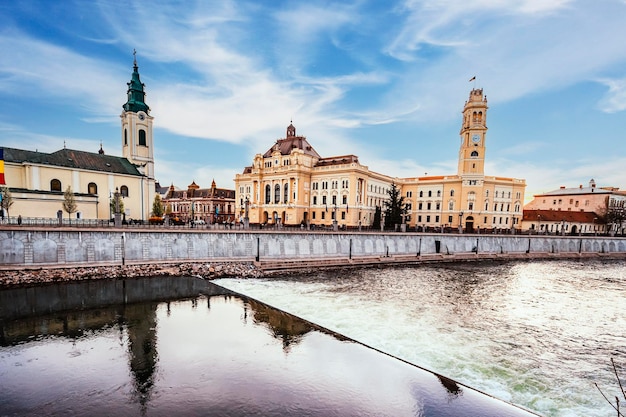 Oradea Rumunia z Union Square Piata Unirii Stolica secesji Zachodnia Transylwania w Rumunii Historyczne miasto kultury w Europie