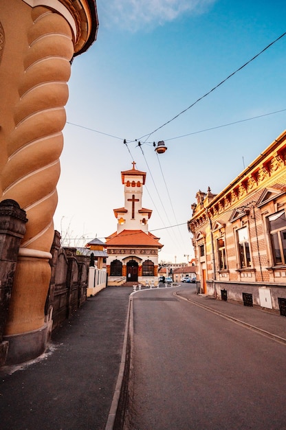 Oradea Rumunia z Union Square Piata Unirii Stolica secesji Zachodnia Transylwania w Rumunii Historyczne miasto kultury w Europie