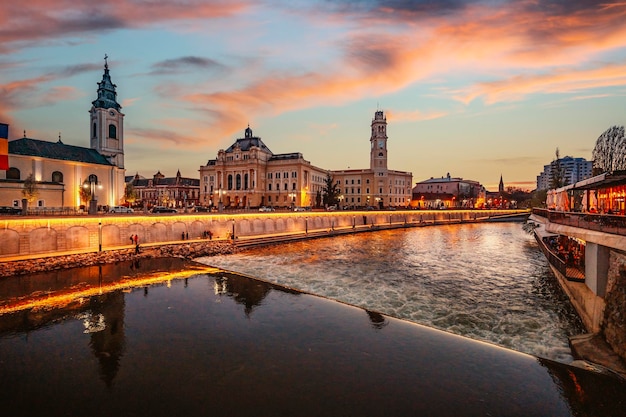 Oradea Rumunia Z Union Square Piata Unirii Stolica Secesji Zachodnia Transylwania W Rumunii Historyczne Miasto Kultury W Europie