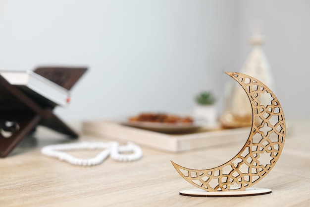 Ornamenty księżycowe dla islamskiego Ramadanu i koncepcji świętowania Eid