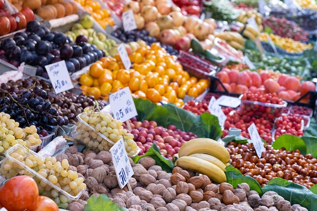 Orzechy owocowe Rynek spożywczy kolorowe warzywa ekologiczne