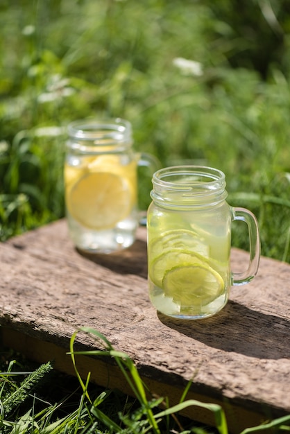 Orzeźwiająca lemoniada z cytryną i limonką. Styl życia