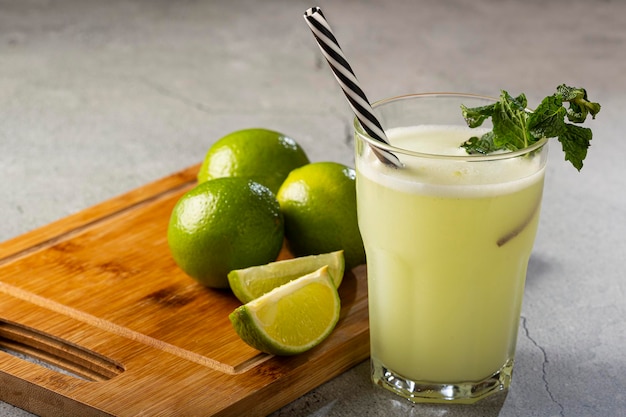 Orzeźwiająca lemoniada z miętą Lemoniada Letni napój