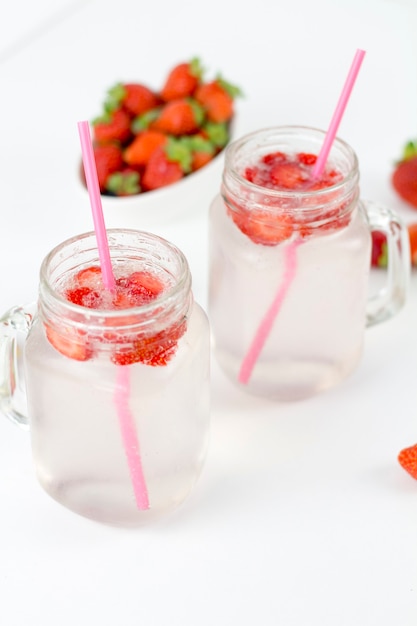 Orzeźwiający zdrowy letni napój dla pań