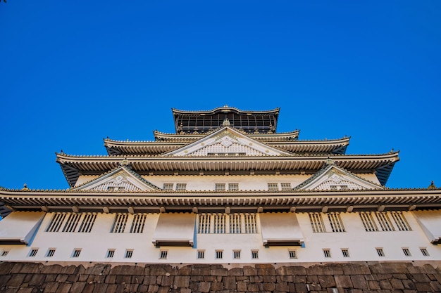 Osaka Castle Park to publiczny park miejski i miejsce historyczne położone w Osace w Japonii.
