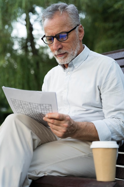 Osoba Grająca Samotnie W Sudoku